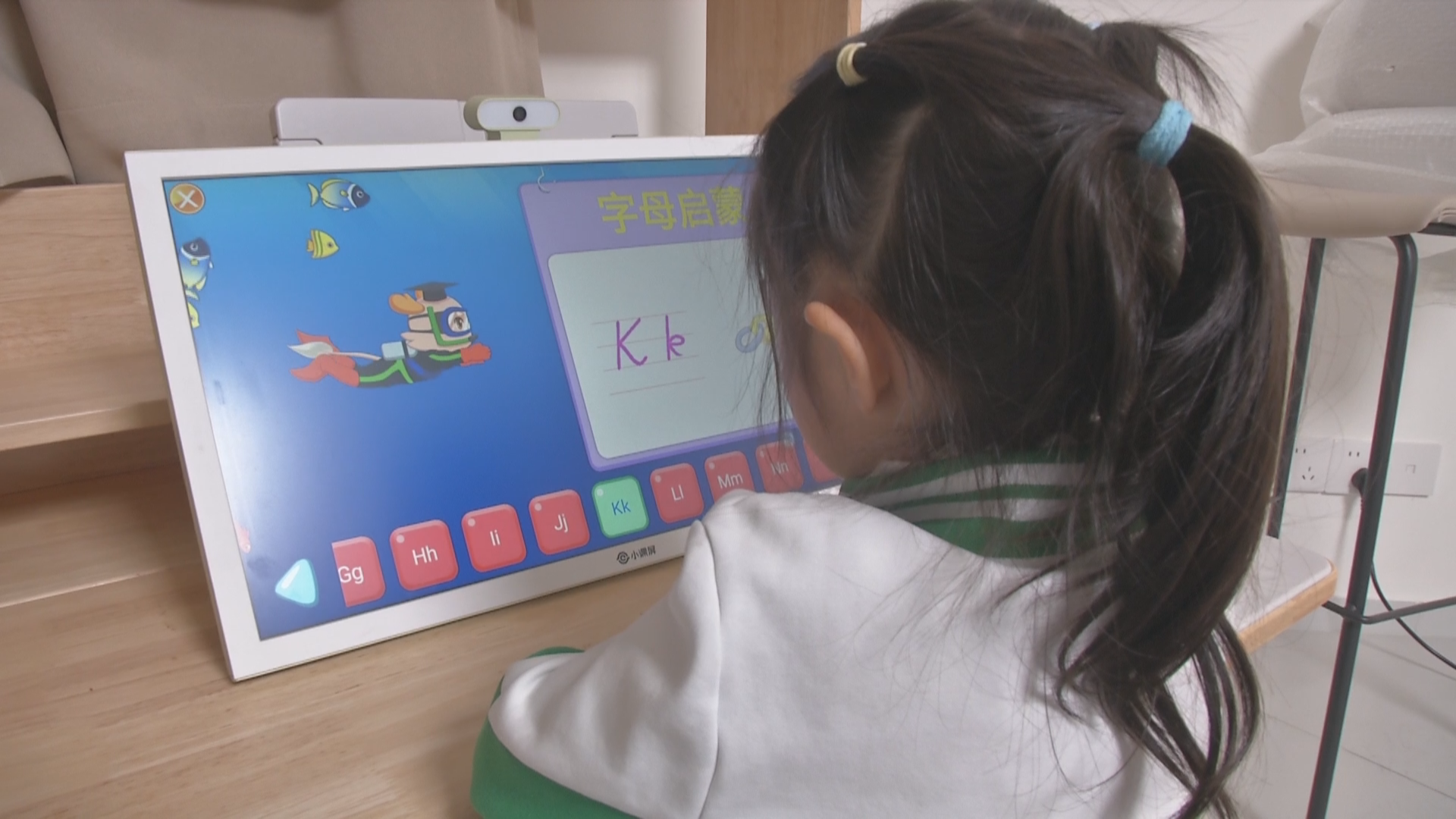 动辄数千元 AI学习机成了“鸡娃神器”? 动辄数千元 AI学习机成了“鸡娃神器”?