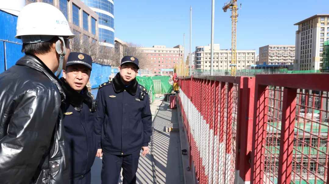 大风蓝色预警,西城城管严查施工工地 大风蓝色预警,西城城管严查施工工地