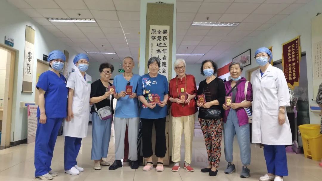 石景山医院“健康护照”上线!一年内可减免24次挂号费→ 石景山医院“健康护照”上线!一年内可减免24次挂号费→