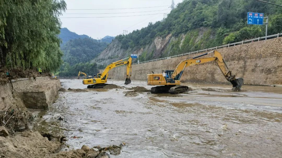 河道应急清理修复工作全面展开 河道应急清理修复工作全面展开