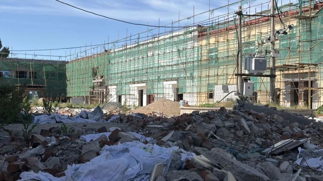 “雪上加霜”？养老项目烂尾回款难，涉事场地又“拆违”……