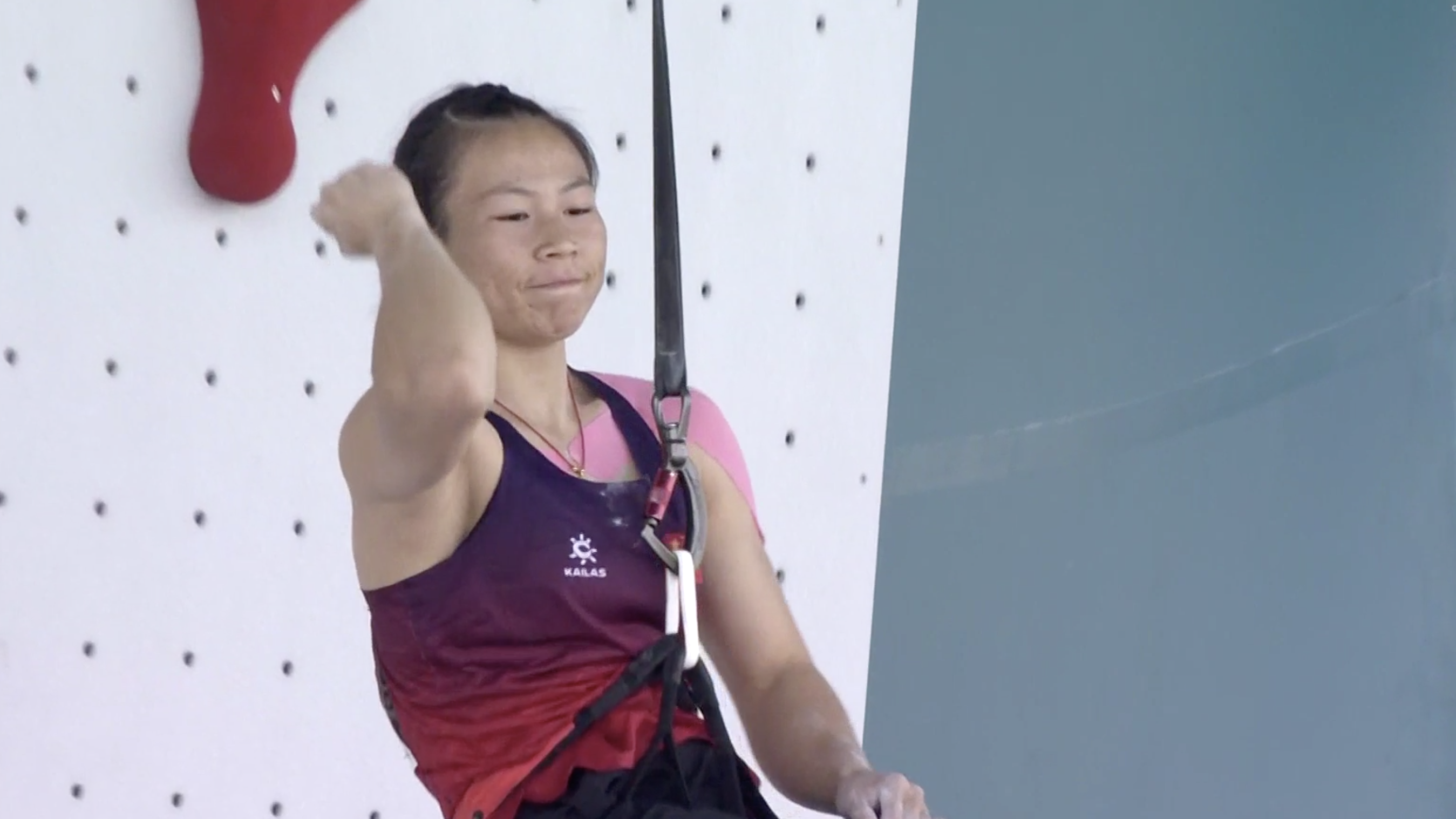 历史突破！邓丽娟获运动攀岩女子速度赛银牌