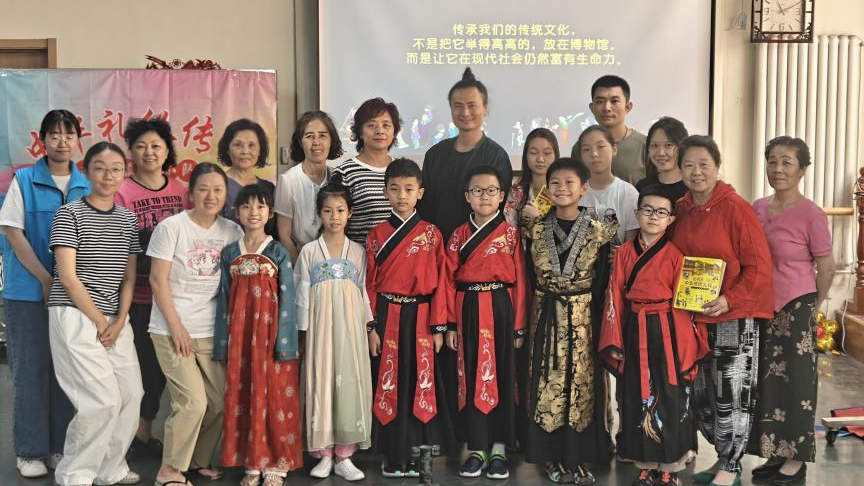 “华夏之裳,礼仪之邦”活动在曙光凤凰城社区圆满举办 “华夏之裳,礼仪之邦”活动在曙光凤凰城社区圆满举办