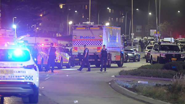 澳大利亚海滩枪击事件两名枪手身份确定 澳大利亚海滩枪击事件两名枪手身份确定