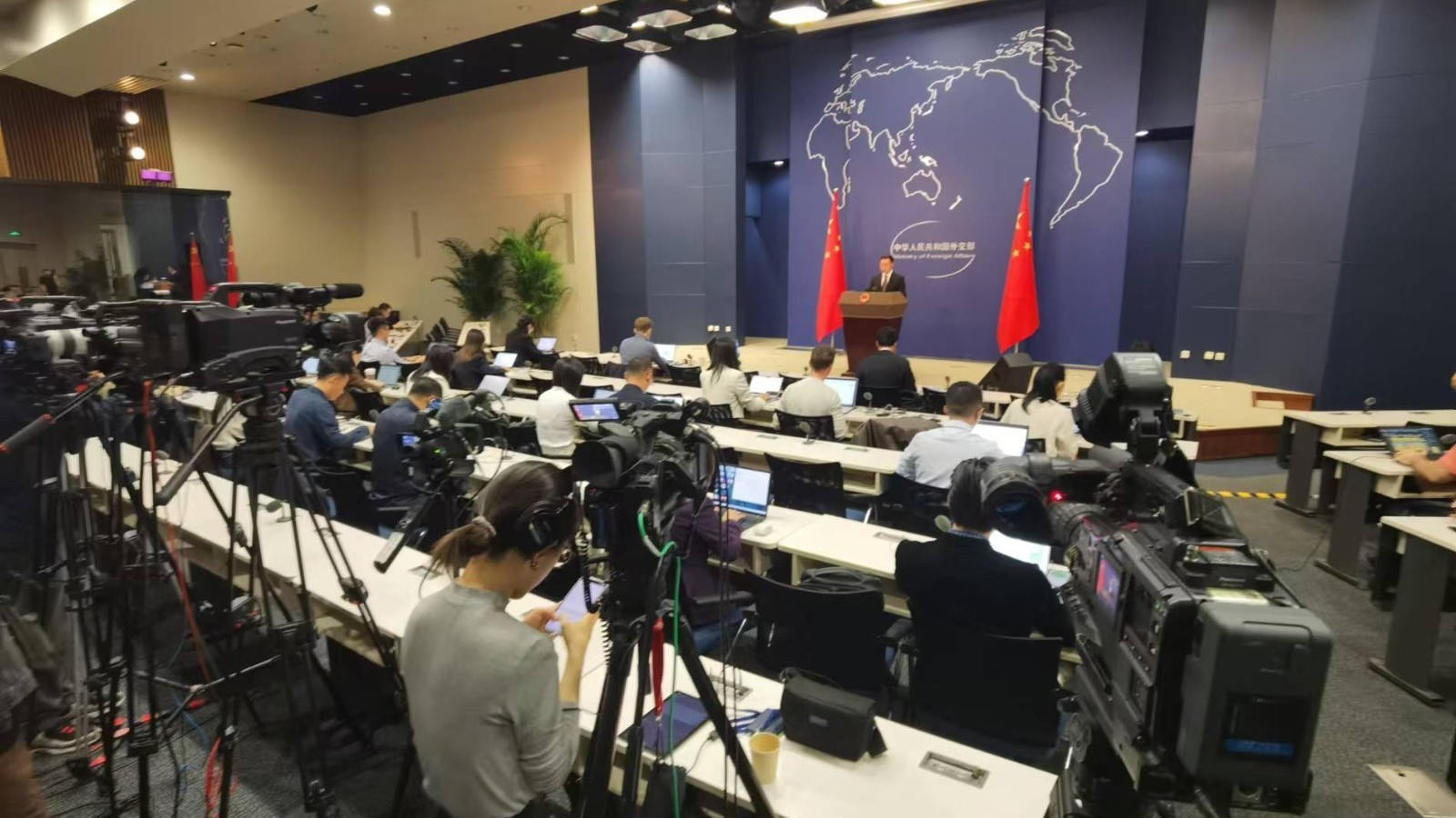 第七届进博会即将开幕!外交部:让各国共享中国大市场的机遇 第七届进博会即将开幕!外交部:让各国共享中国大市场的机遇