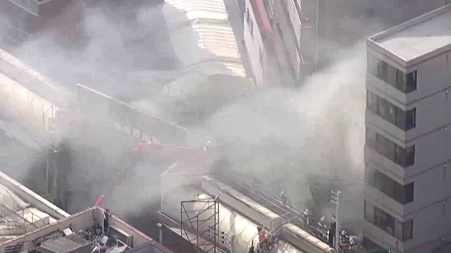 大阪地标建筑通天阁附近发生火灾 大阪地标建筑通天阁附近发生火灾