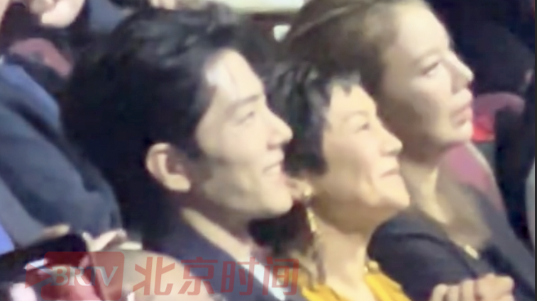孔笙凭借电影《得闲谨制》斩获亚洲年度最佳导演，领奖暖心致谢肖战