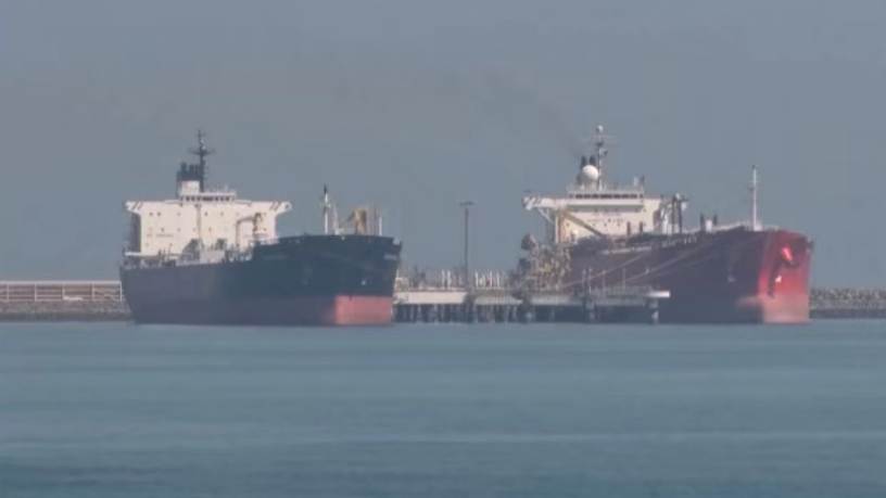 美军向伊朗商船开火 伊军:将予以回应和报复 美军向伊朗商船开火 伊军:将予以回应和报复