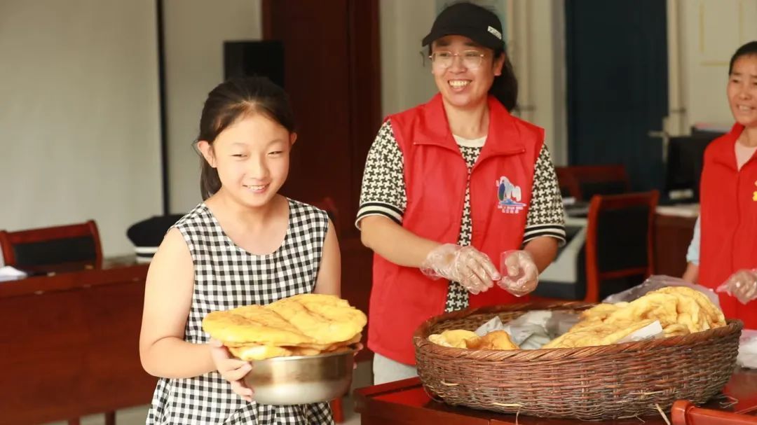 重返家园的柏查子村民过立秋“炸油饼贴秋膘” 重返家园的柏查子村民过立秋“炸油饼贴秋膘”