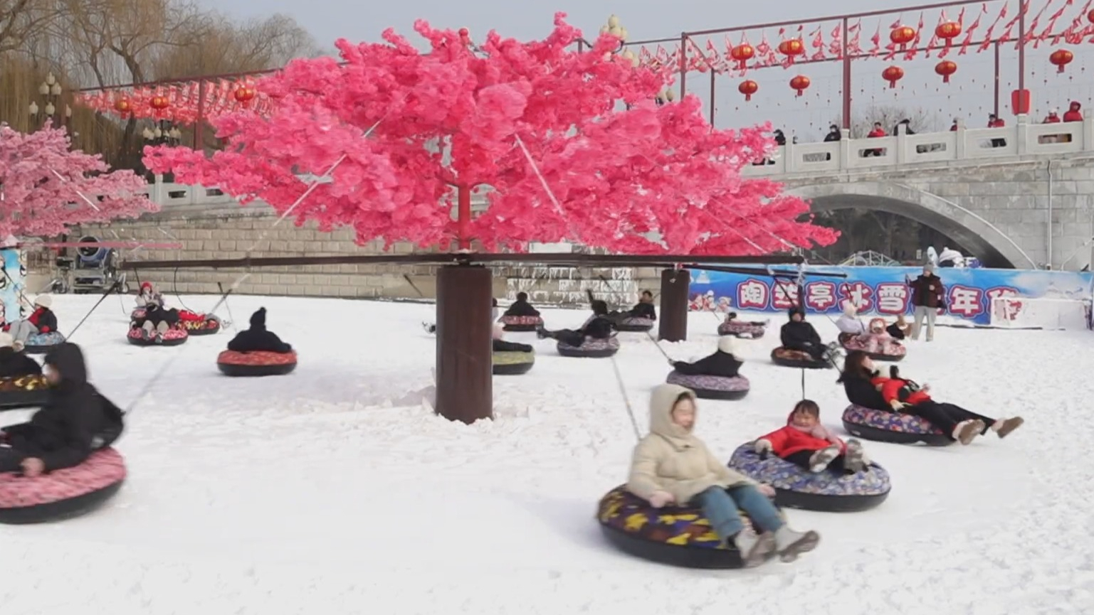 多家市属公园即将结束冰雪活动