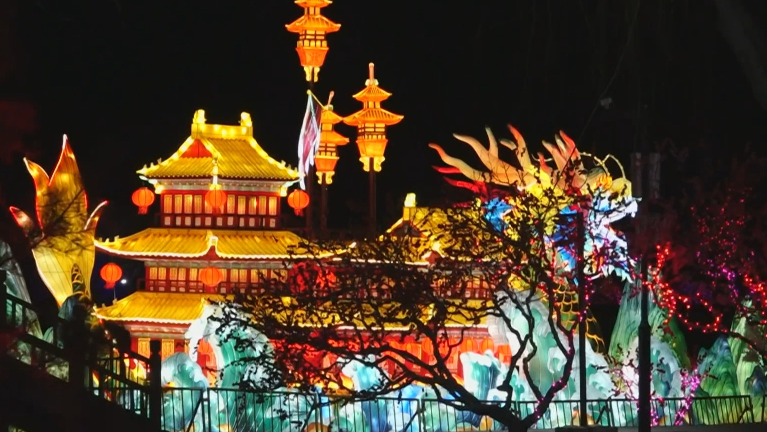 圆明园首届新春灯会开幕