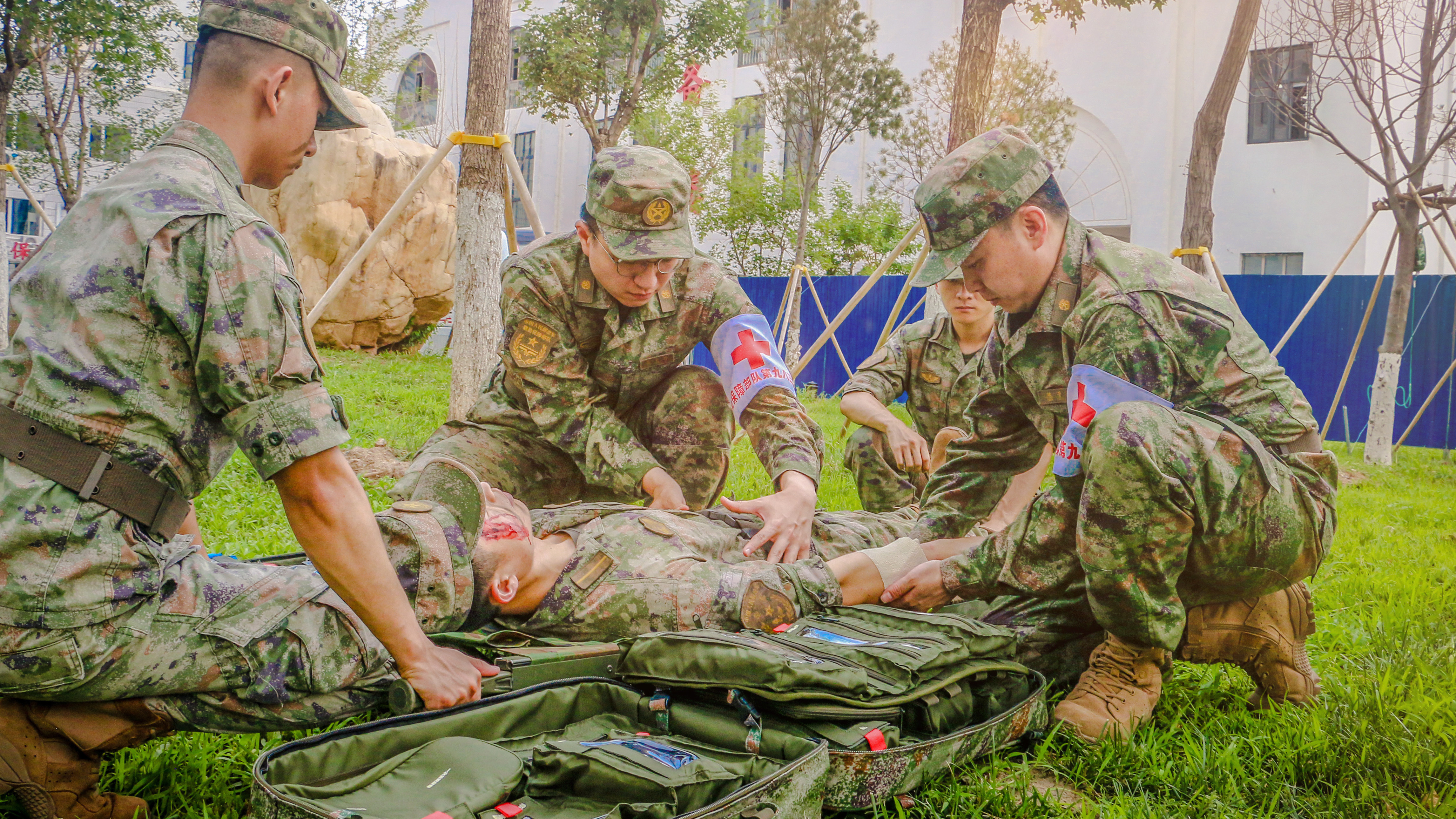 高温砺剑练硬功 联勤保障部队第983医院实战化演练提升战场救治能力