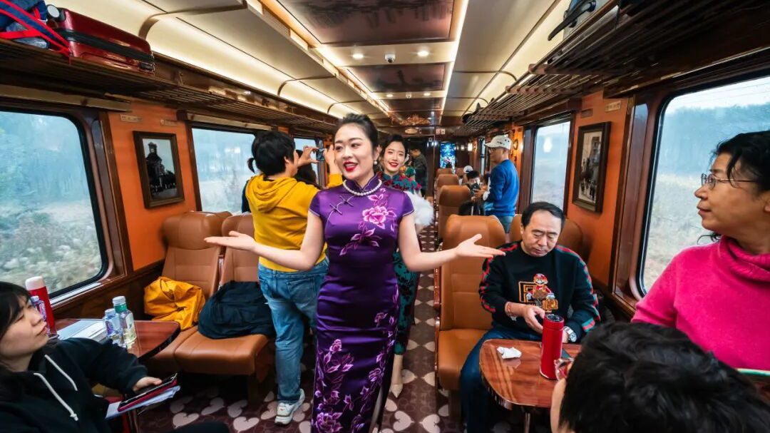 全国首列主题娱乐沉浸式文旅专列发车!解锁“津味”旅程—— 全国首列主题娱乐沉浸式文旅专列发车!解锁“津味”旅程——