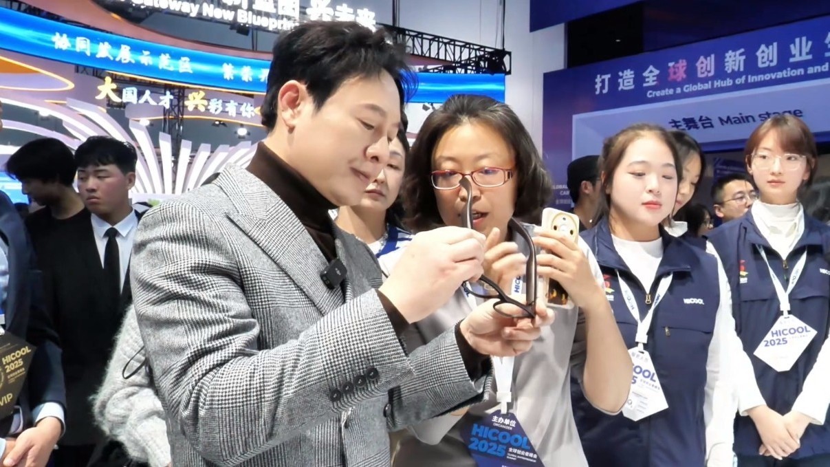 张颂文打卡HICOOL 2025全球创业者峰会 张颂文打卡HICOOL 2025全球创业者峰会