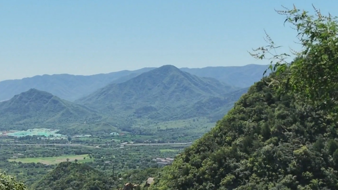 把垃圾带出山野景区 守护郊野生态美景 把垃圾带出山野景区 守护郊野生态美景