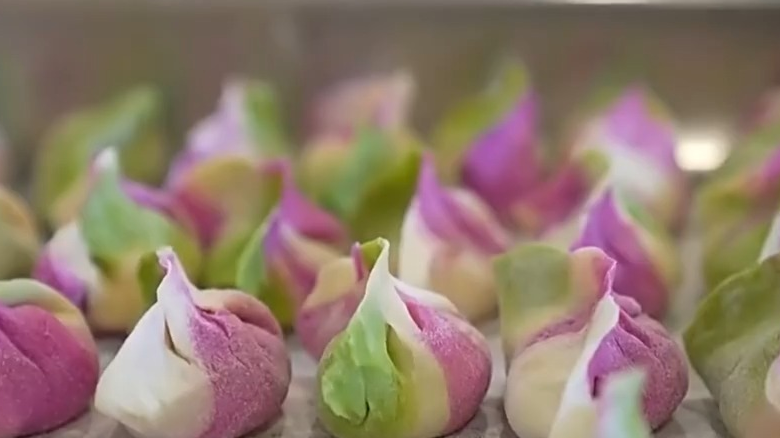 麻婆豆腐、酸菜鱼、红烧大排……在列车上也能品尝“家的味道”! 麻婆豆腐、酸菜鱼、红烧大排……在列车上也能品尝“家的味道”!