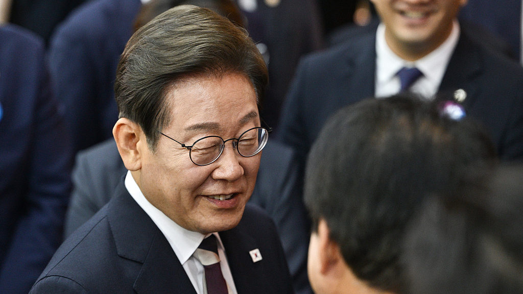 韩国新总统李在明：三度参选终登顶，动荡之下挑战多