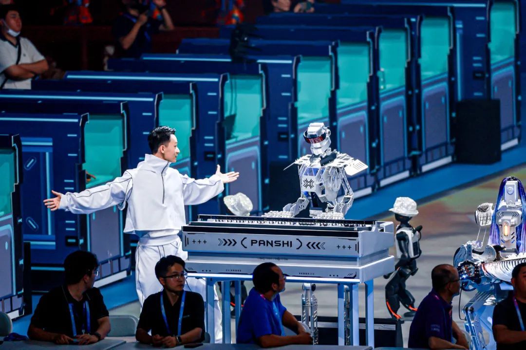 智竞向未来!2025世界人形机器人运动会盛大启幕!_北京时间