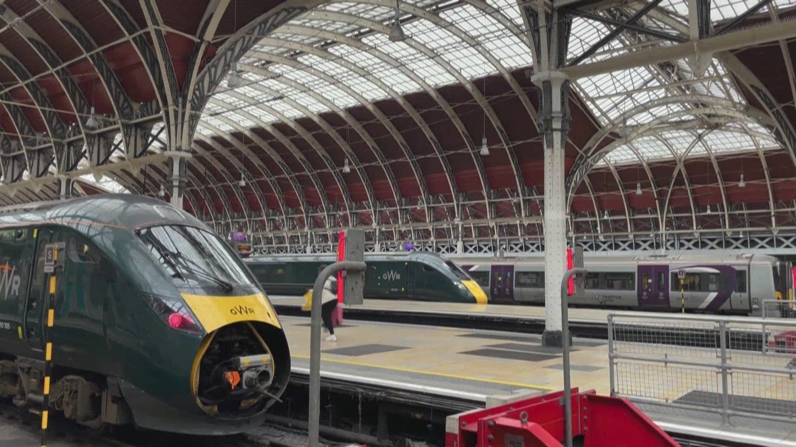 英国多个火车站遭网络攻击 英国多个火车站遭网络攻击