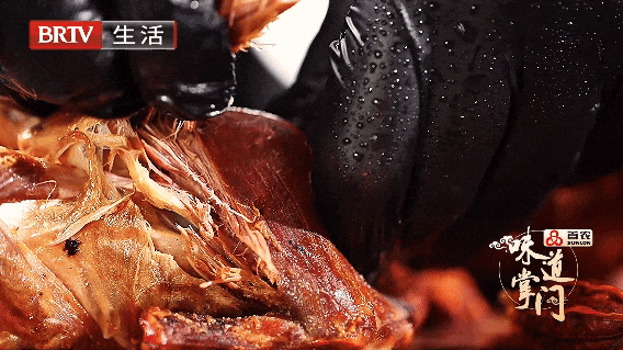 一只鸽子八种做法 鸽子成就的非遗传人