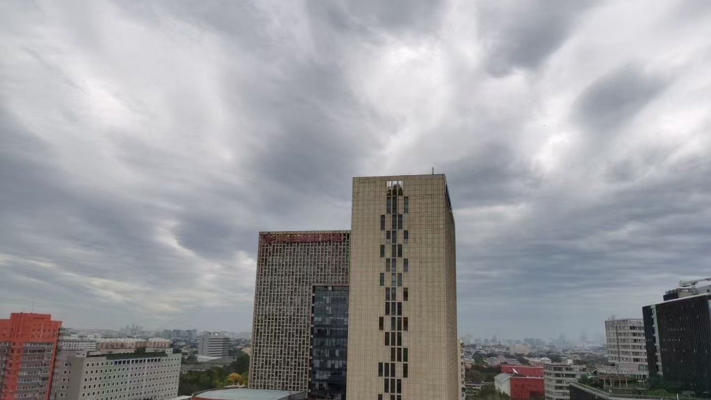 小阵雨+轻雾+沙尘 今天出门记得做好健康防护