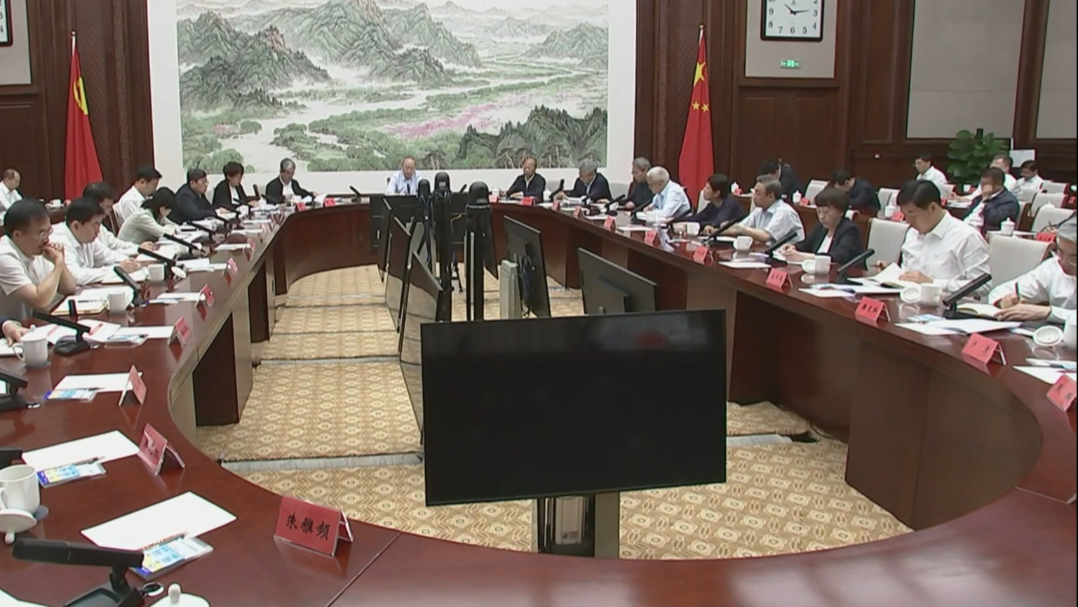 尹力强调深入学习宣传贯彻民族团结进步促进法 全面推进首都民族团结进步事业高质量发展