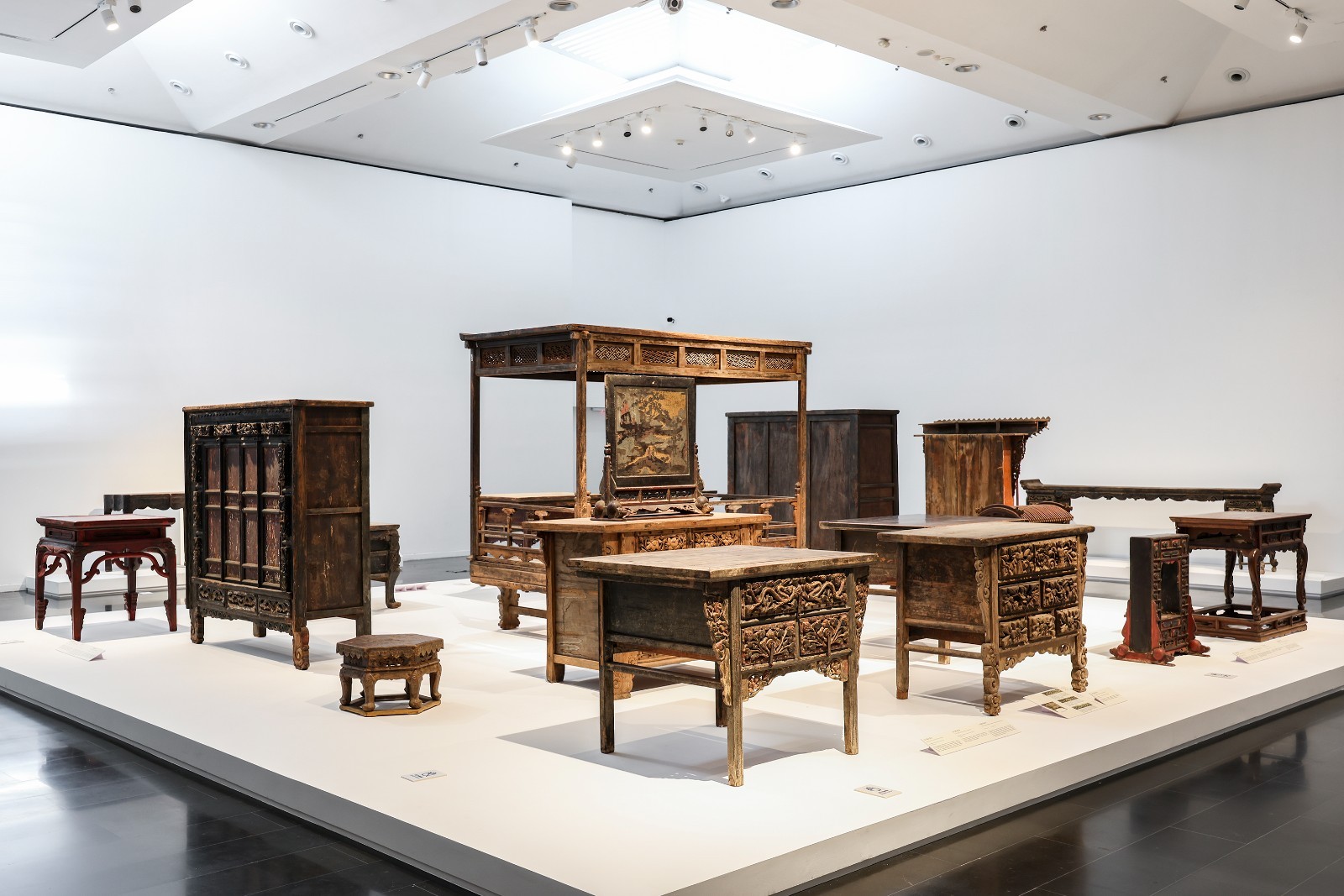 来清华艺博看展：“明清家具文化艺术展” 呈现古代家具鼎盛风貌_北京时间